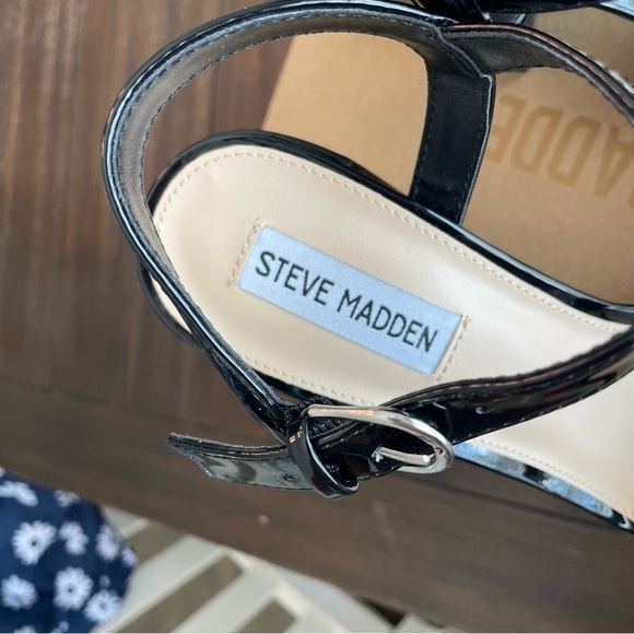 New Steve Madden Persepoliss Black Patent Block Heel Sandals - Picture 4 of 10